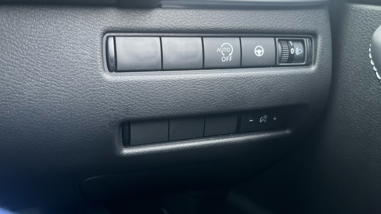 Nissan Qashqai 1.3 DiG-T MH N-Connecta 5dr Petrol Hatchback